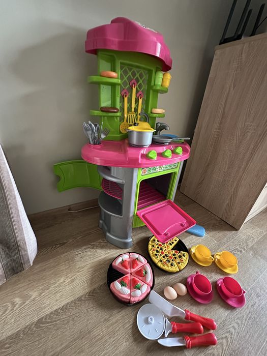 Дитяча кухня велика