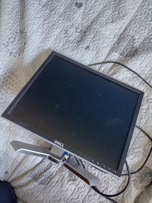 Monitor 19'' DELL 1908 FPC w pełni sprawny i zadbany.
