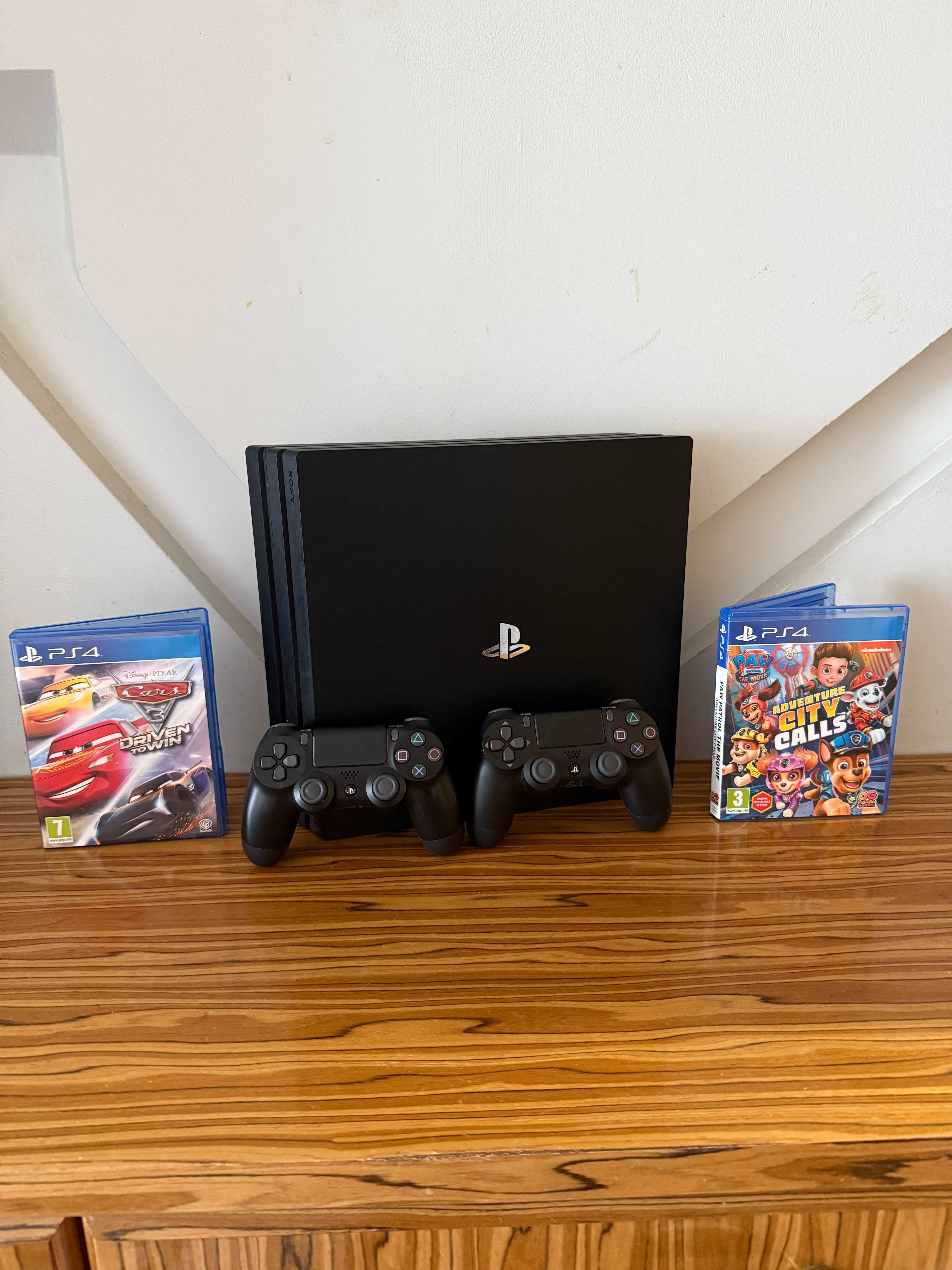 [PS4] Konsola PlayStation 4 Pro 1TB + 2 Pady + 2 Gry