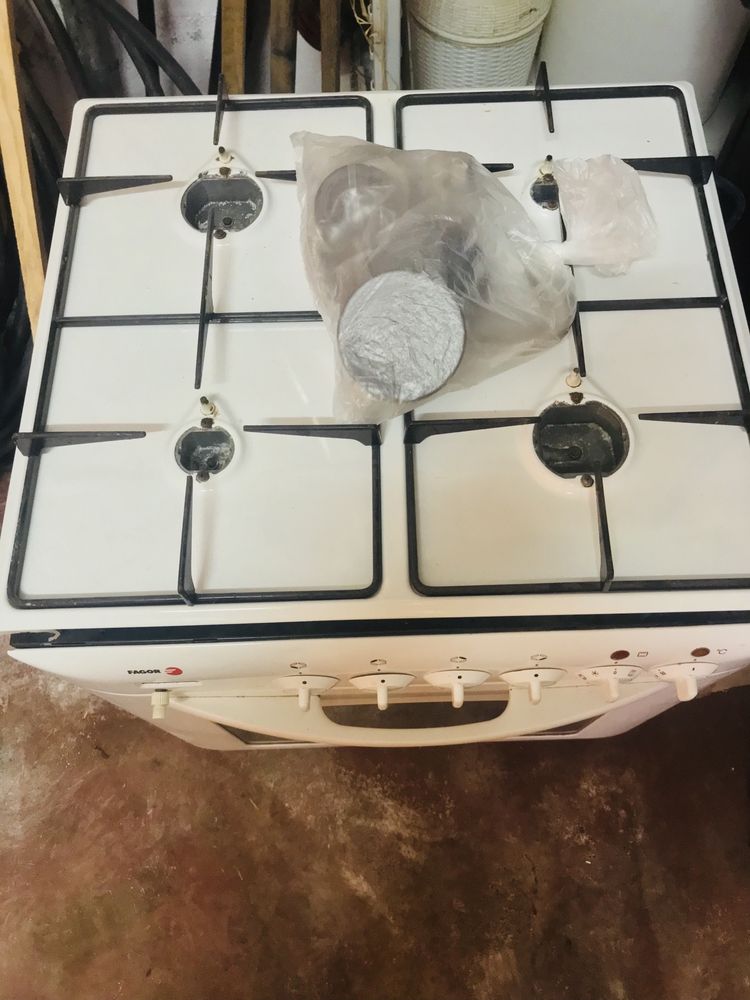 Fogão a gás butano / propano com forno eletrico. Marca Fagor.