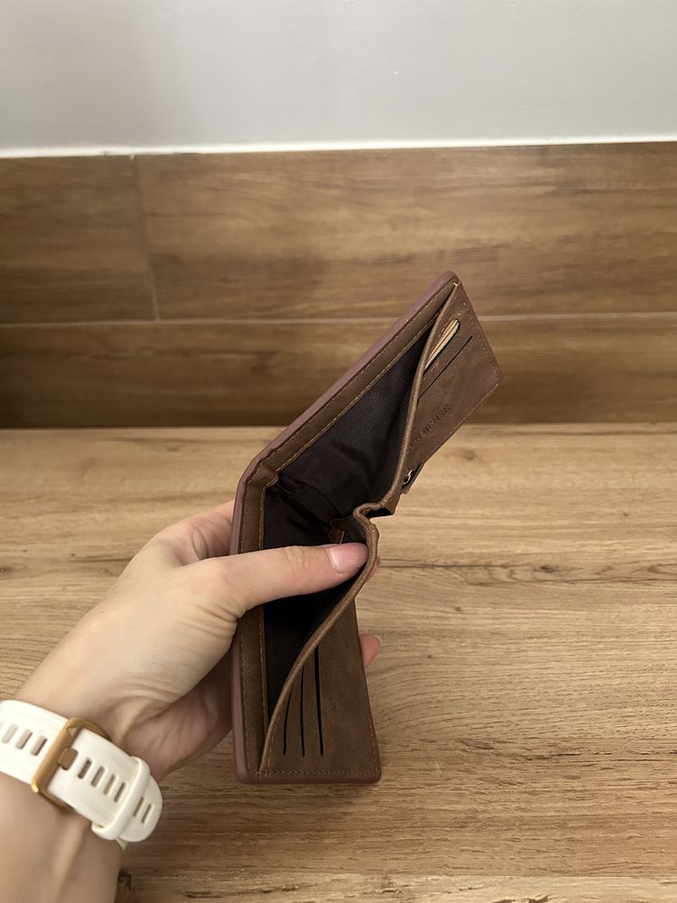 Nowy brązowy portfel męski