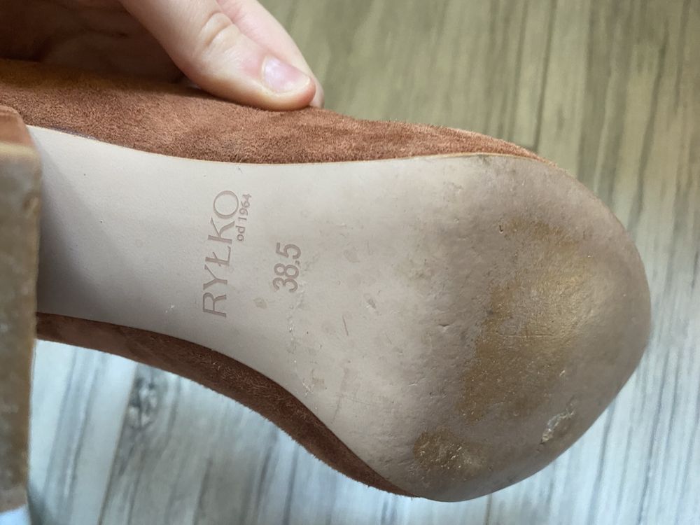 Buty na obcasie ryłko