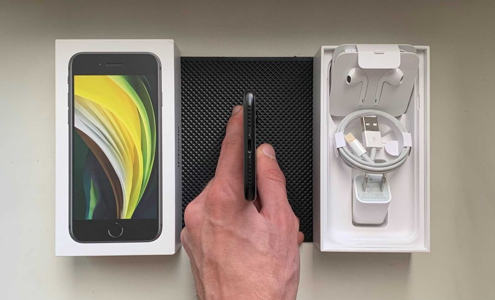 НОВЫЙ - iPhone SE 2020 - 64 гб - 100% АКБ - NEVERLOCK - BLACK