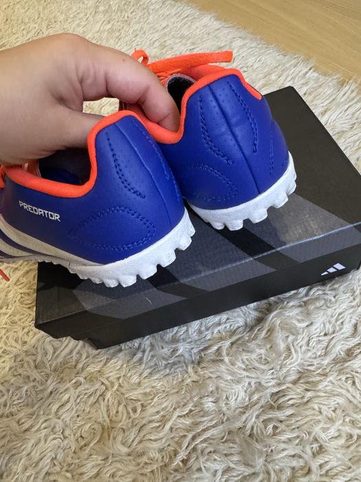 Сороконіжки Adidas. Оригінал! З оф.магазину. Розмір 37. Стан нових!