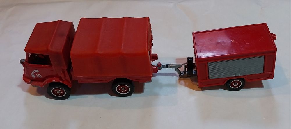 Duas miniaturas Solido de bombeiros