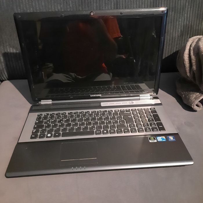 Samsung RF710 17 CALI
