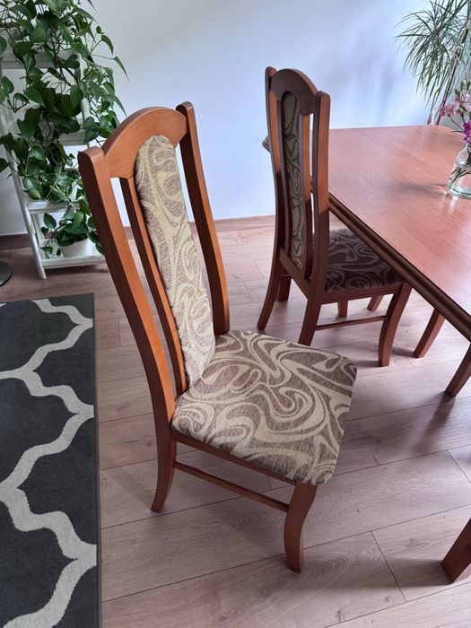 Zestaw - stół rozkładany z 6 krzesłami