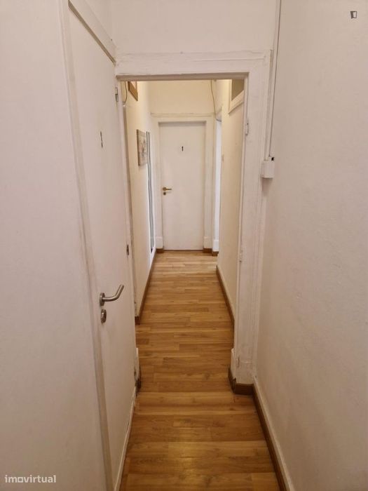 Quarto - localizado em Arroios Lisbon