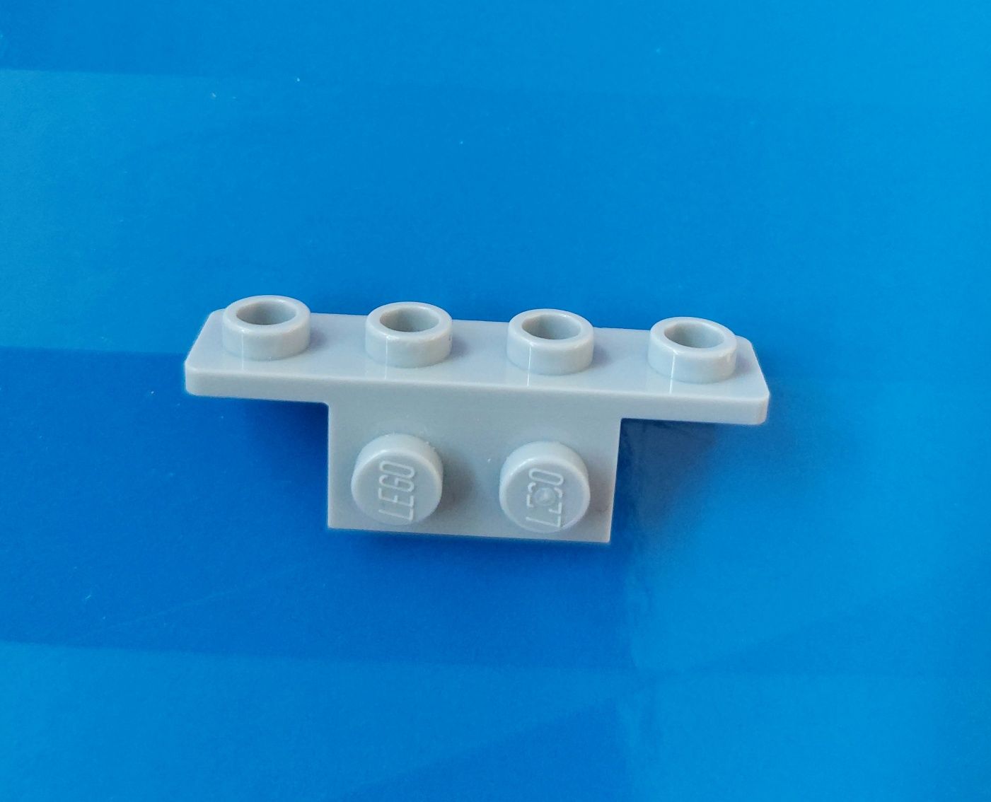 Lego elementy 2436 płytka łamana, zderzak jasno szara