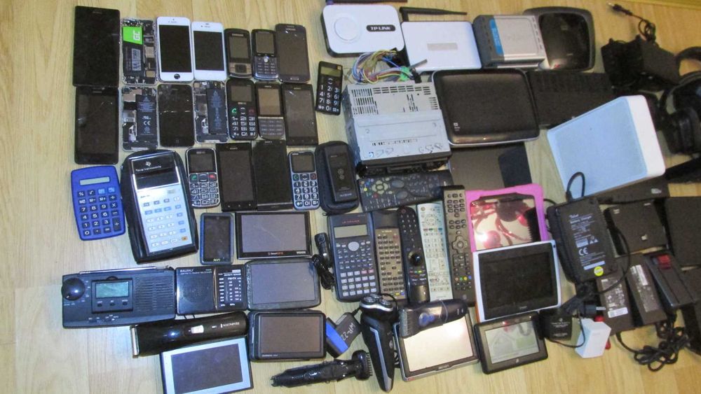 Routery telefony nawigacje tablety słuchawki i inne ok 71szt