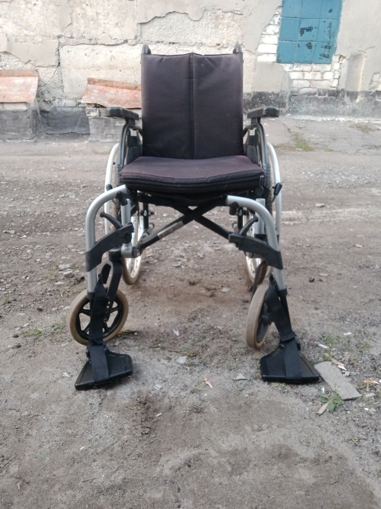 Продам инвалидную коляску
