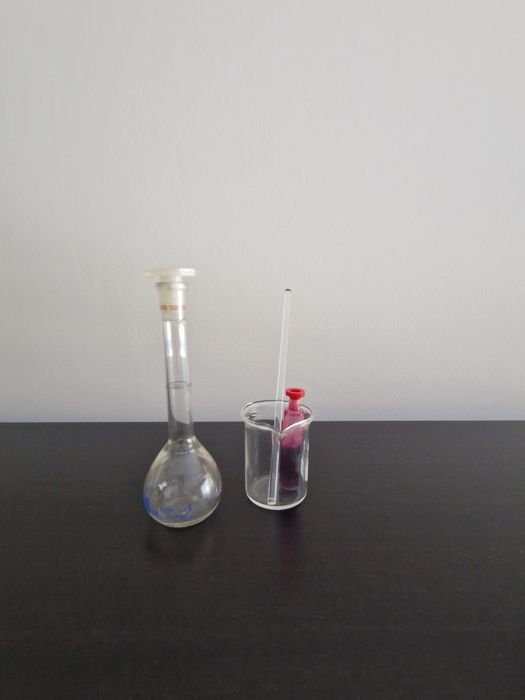 Balão volumétrico, gobelet e bastão de vidro