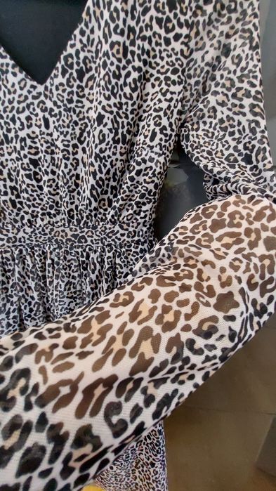 Zwiewna sukienka w panterkę MOHITO / XXS