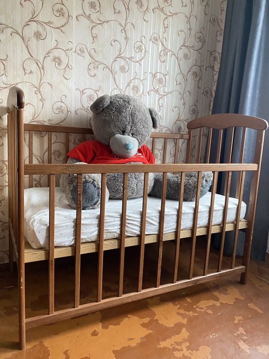 Дитяче ліжечко для дівчинки