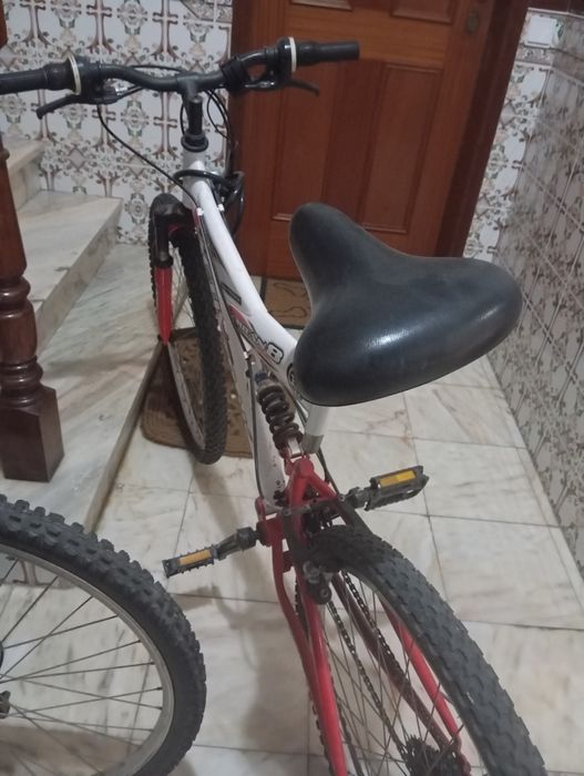 Bicicleta com amortecedores