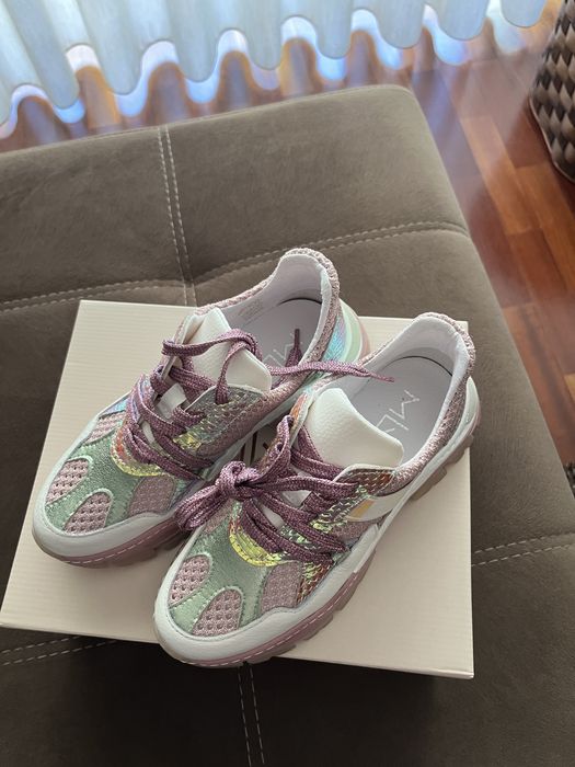 Sapatilhas MLV todas em pele