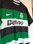 Camisola assinada por jogadores do Sporting