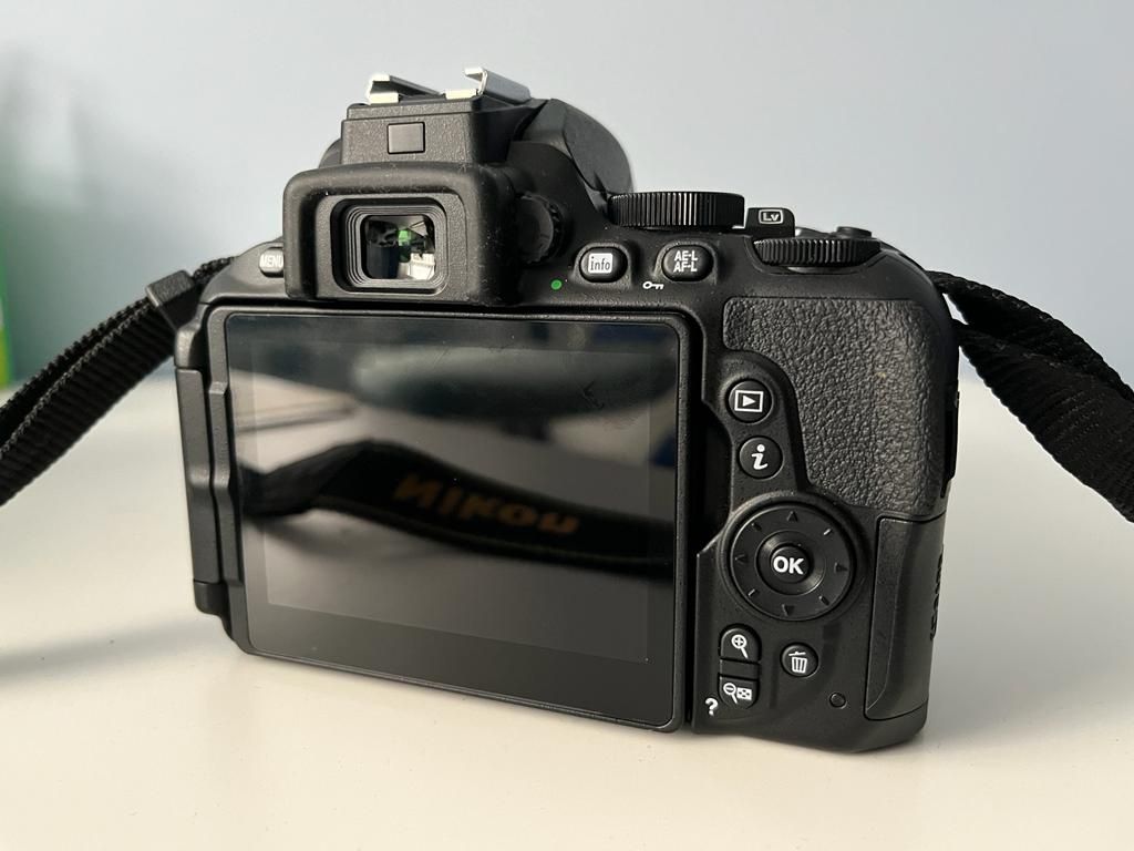 Aparat Nikon D5600 + 3 obiektywy Nikkor + lampa + akcesoria