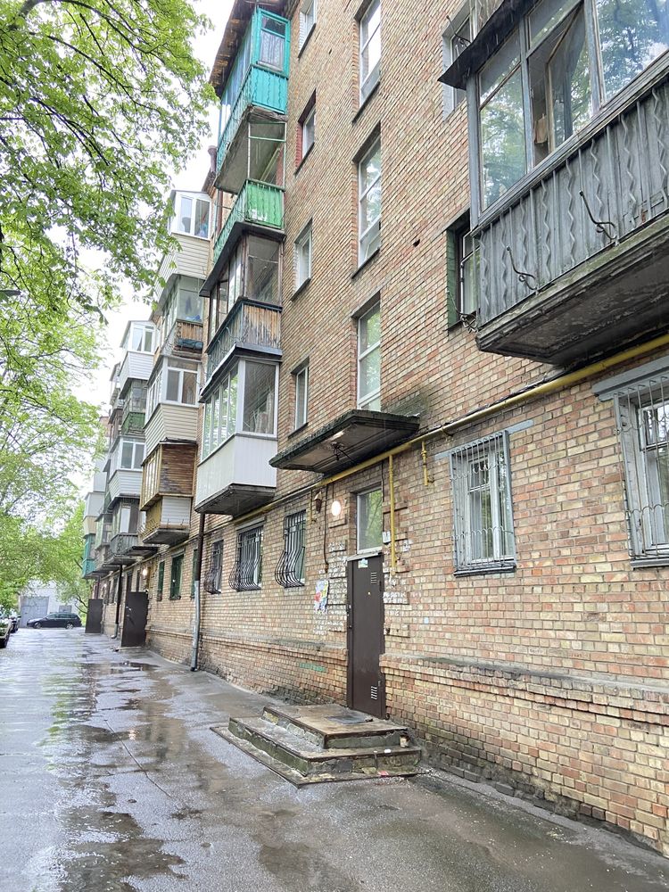 Продаж 3к квартири метро Нивки 10 хв  вул. Безручка  (Бабушкіна), 29а