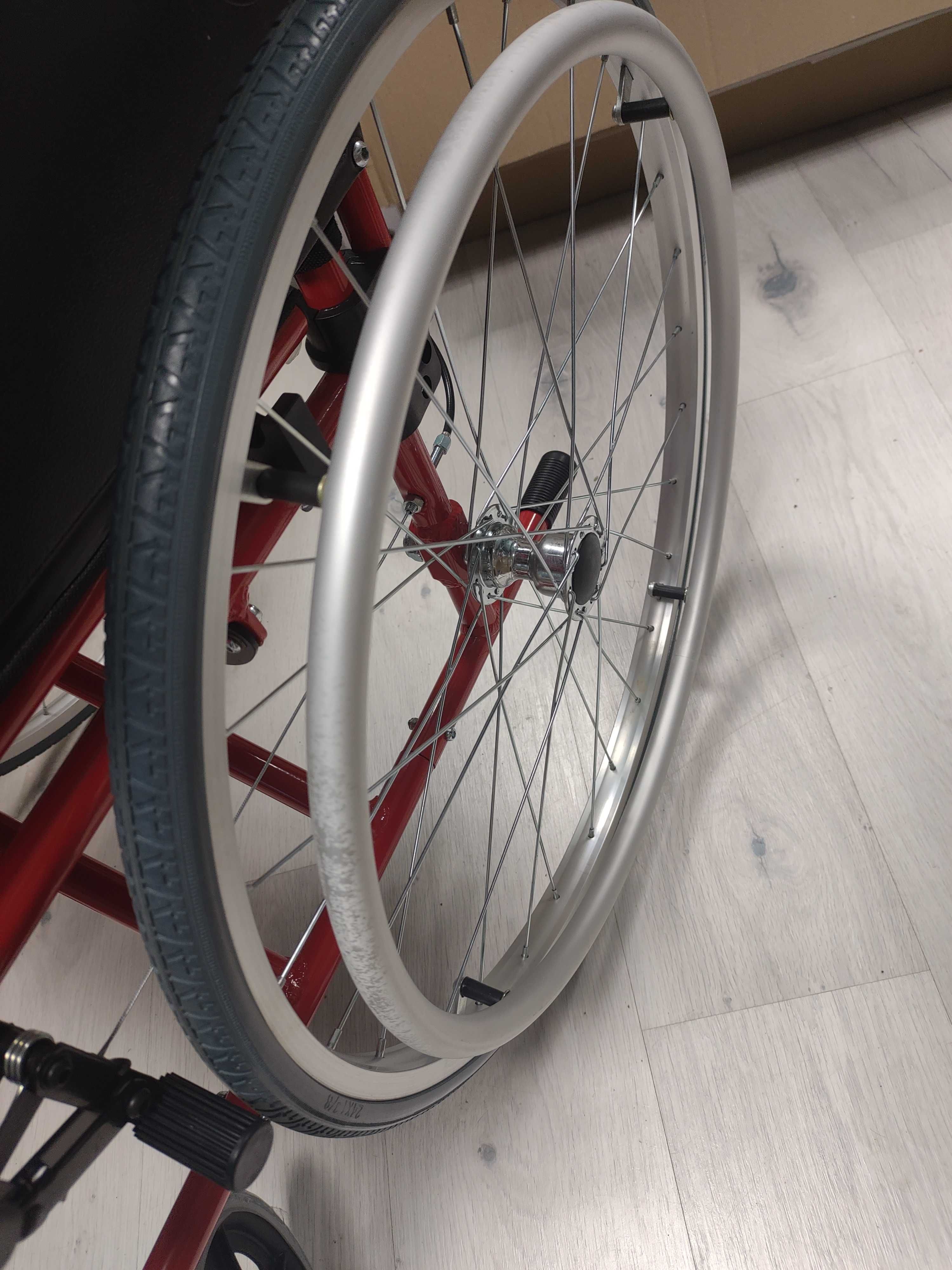 Aluminiowy Wózek Inwalidzki Mobiclinic Torre Czerwono-Czarny