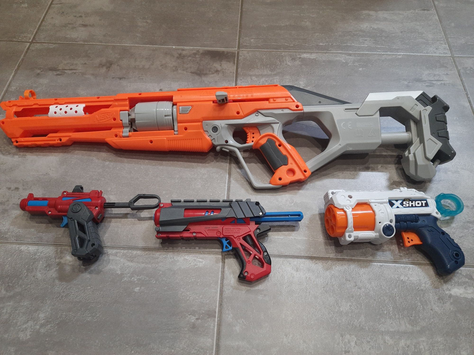 Nerf karabin, pistolety+tarcza do strzelania