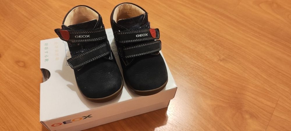 Sapatos Geox número 23