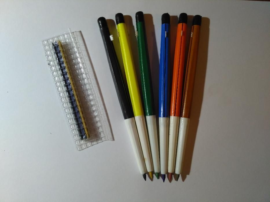 Продам цветные карандаши.