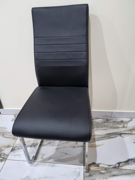 Krzesła czarne skórzane