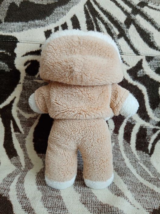 Pluszowy Miś Uszatek 30 cm w zimowej kurtce maskotka