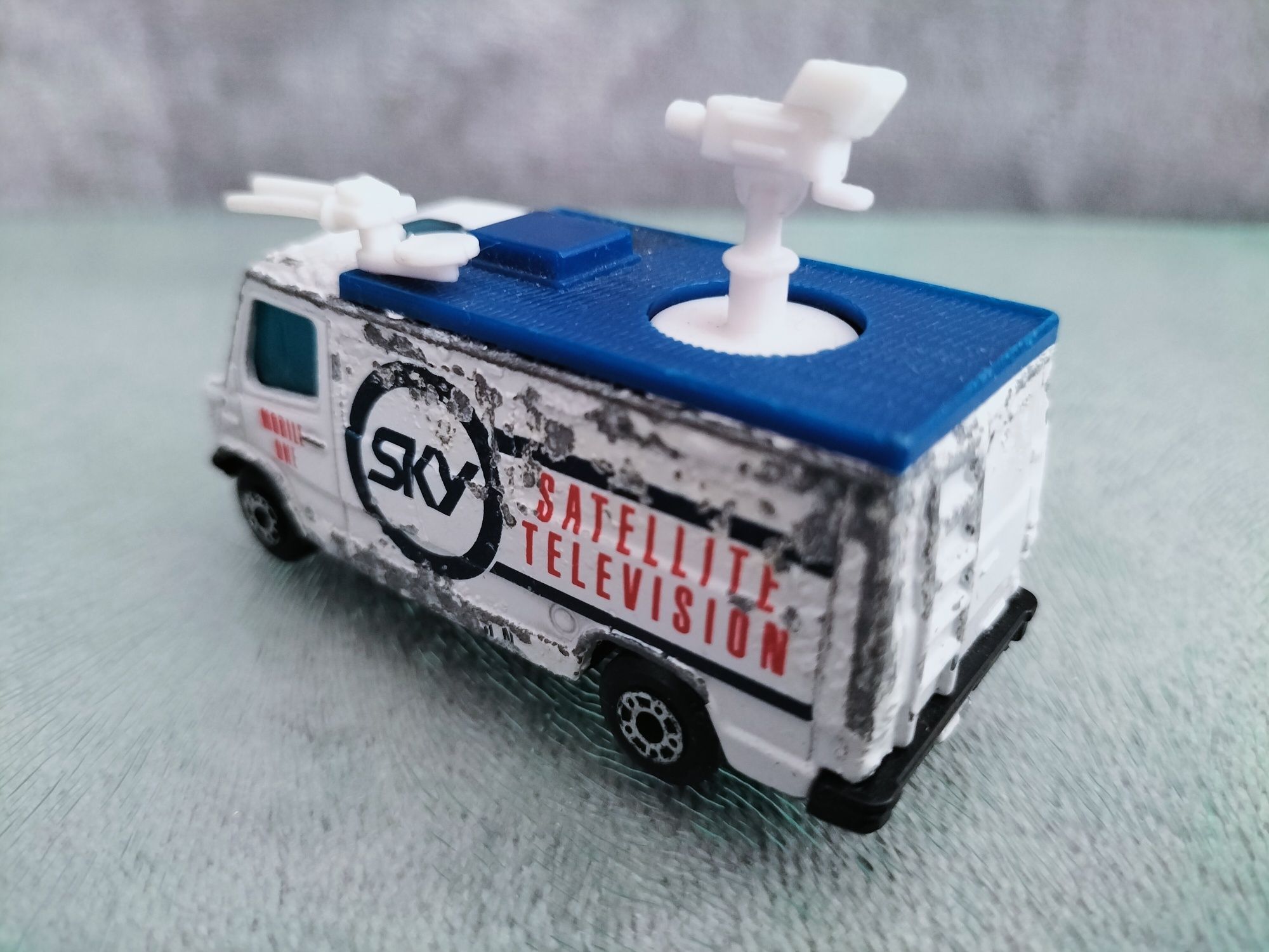 TV News Truck Mercedes Sky Television skala 1:73  Matchbox