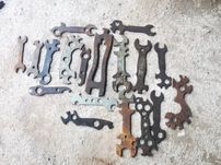 Kolekcja kluczy rowerowych i motocyklowych