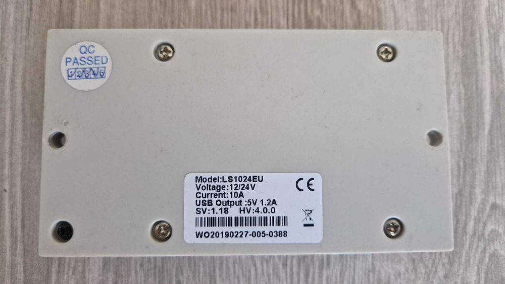 Regulator ładowania LS1024EU 10A 12V 24V USB