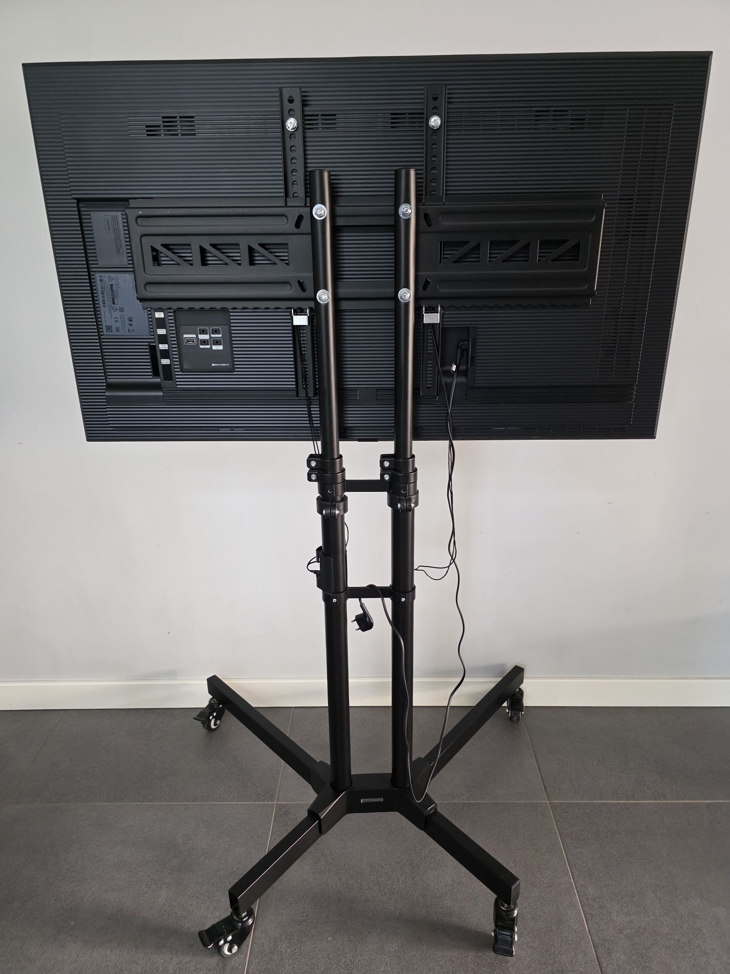 Profesjonalny monitor Samsung QM43R