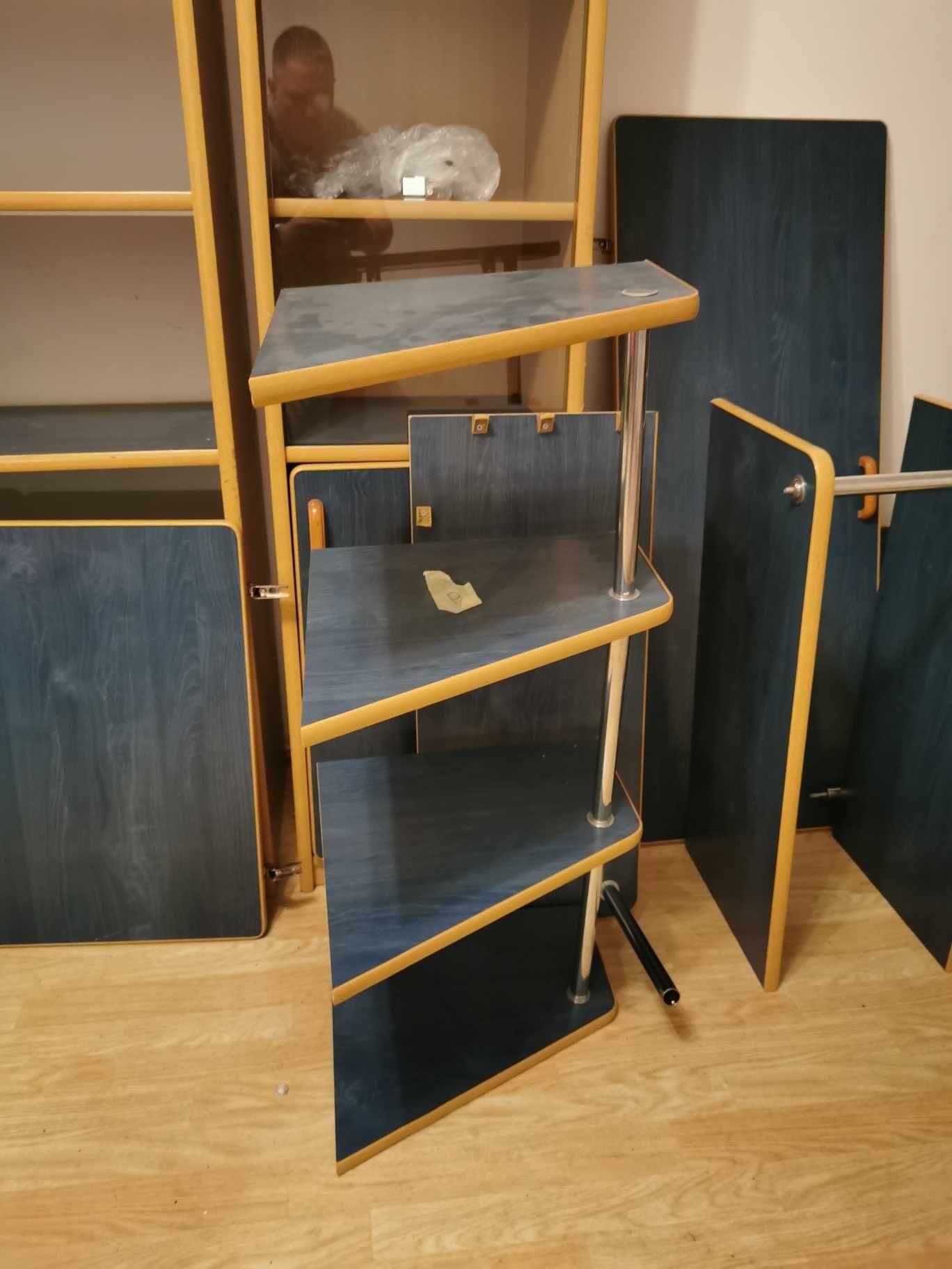 Mebloscianka  mebli.pokojowych caly segment komplet w idealnym stanie.