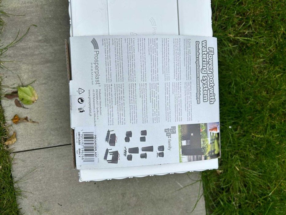 Ratanowa doniczka z nawadnianiem biała