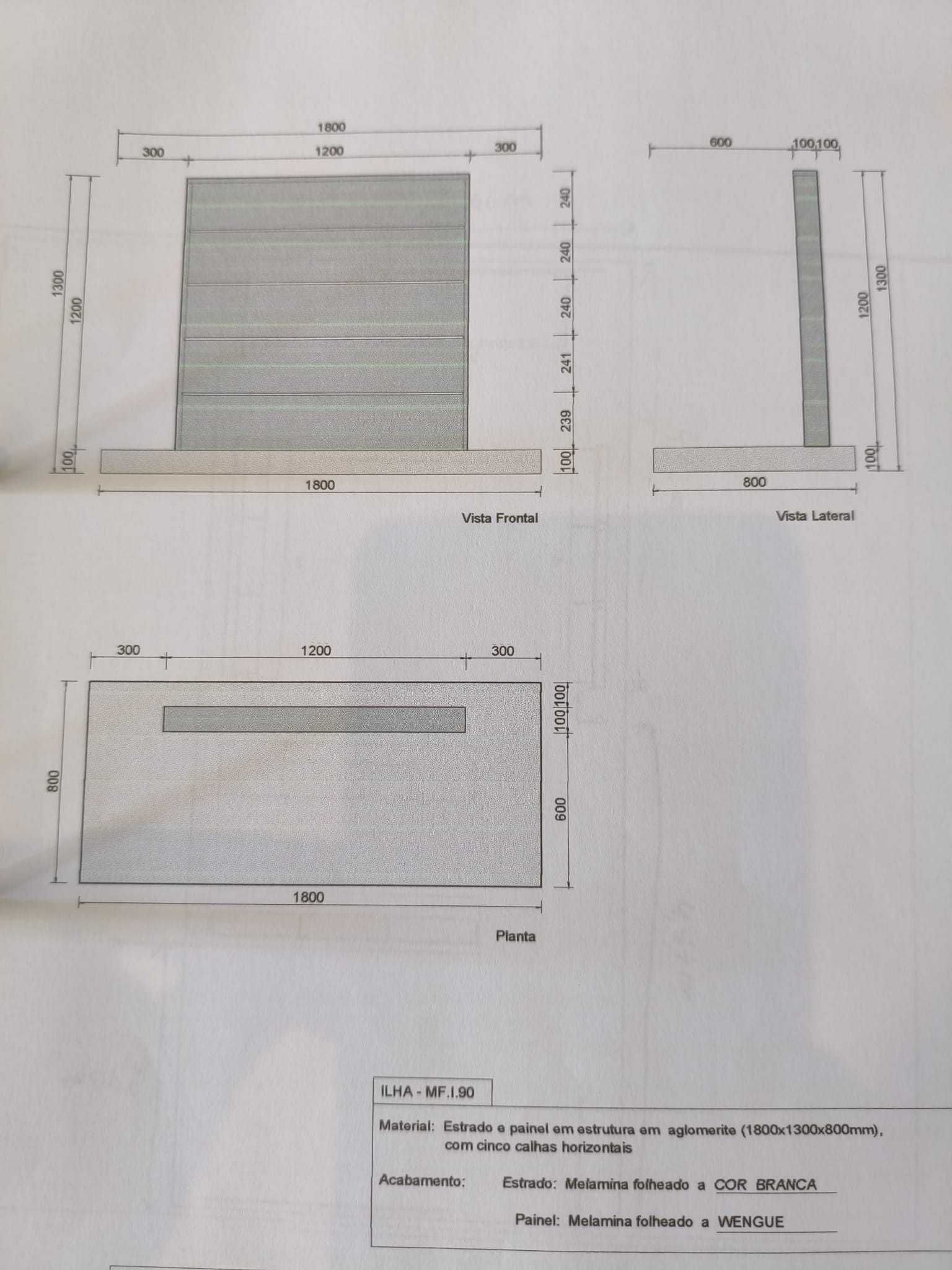 Móvel de Exposição com Estrado + Painel Ranhurado (vendo ASAP)