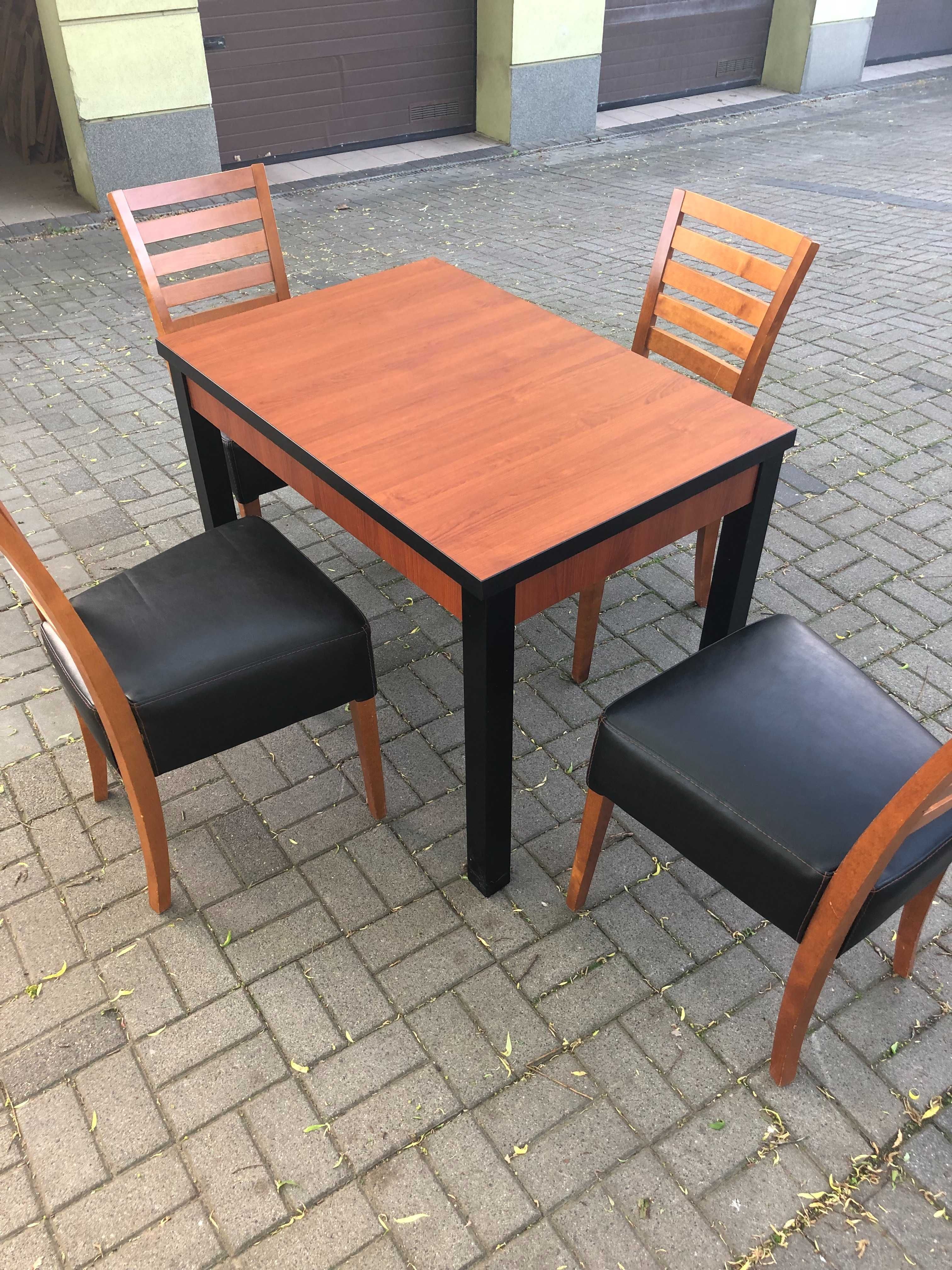 stół jadalny i 4 krzesła