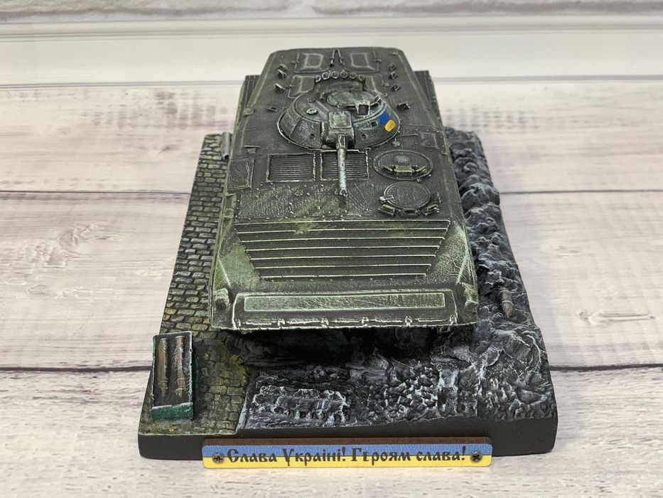 Гіпсовий сувенір БМП -1