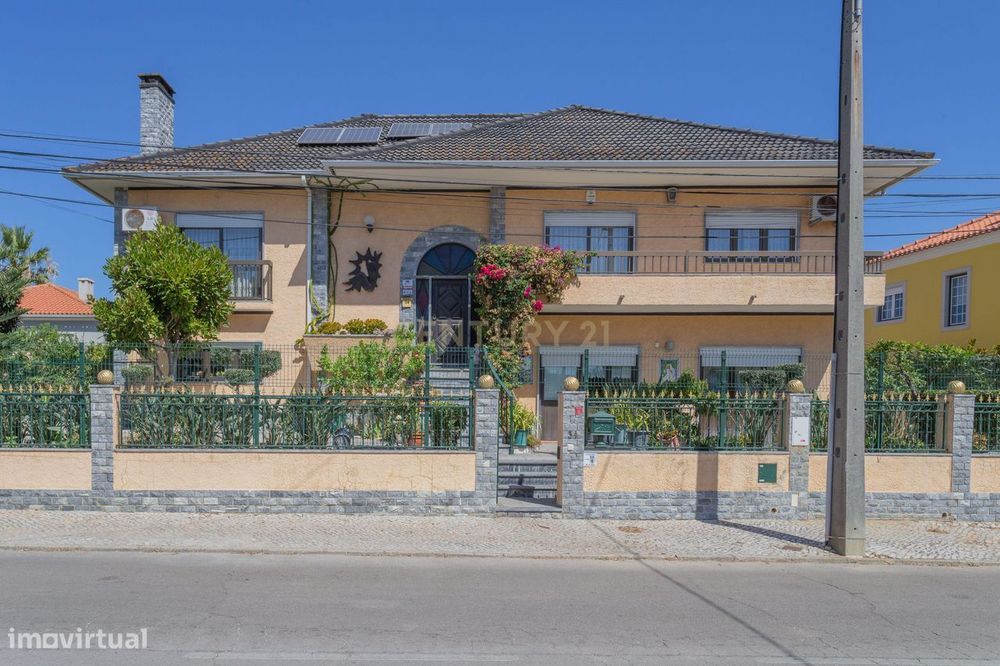 Elegante Moradia em Belverde com 7 assoalhadas