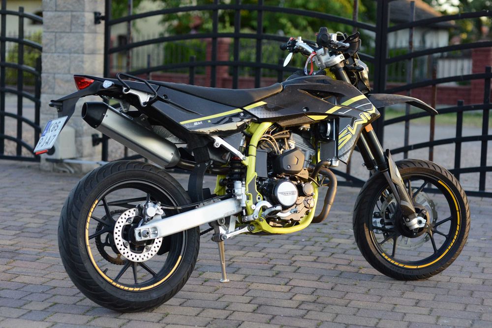 SWM sm 125 r 2022 supermoto Kat. A1 i B (bliźniak Husqvarna)