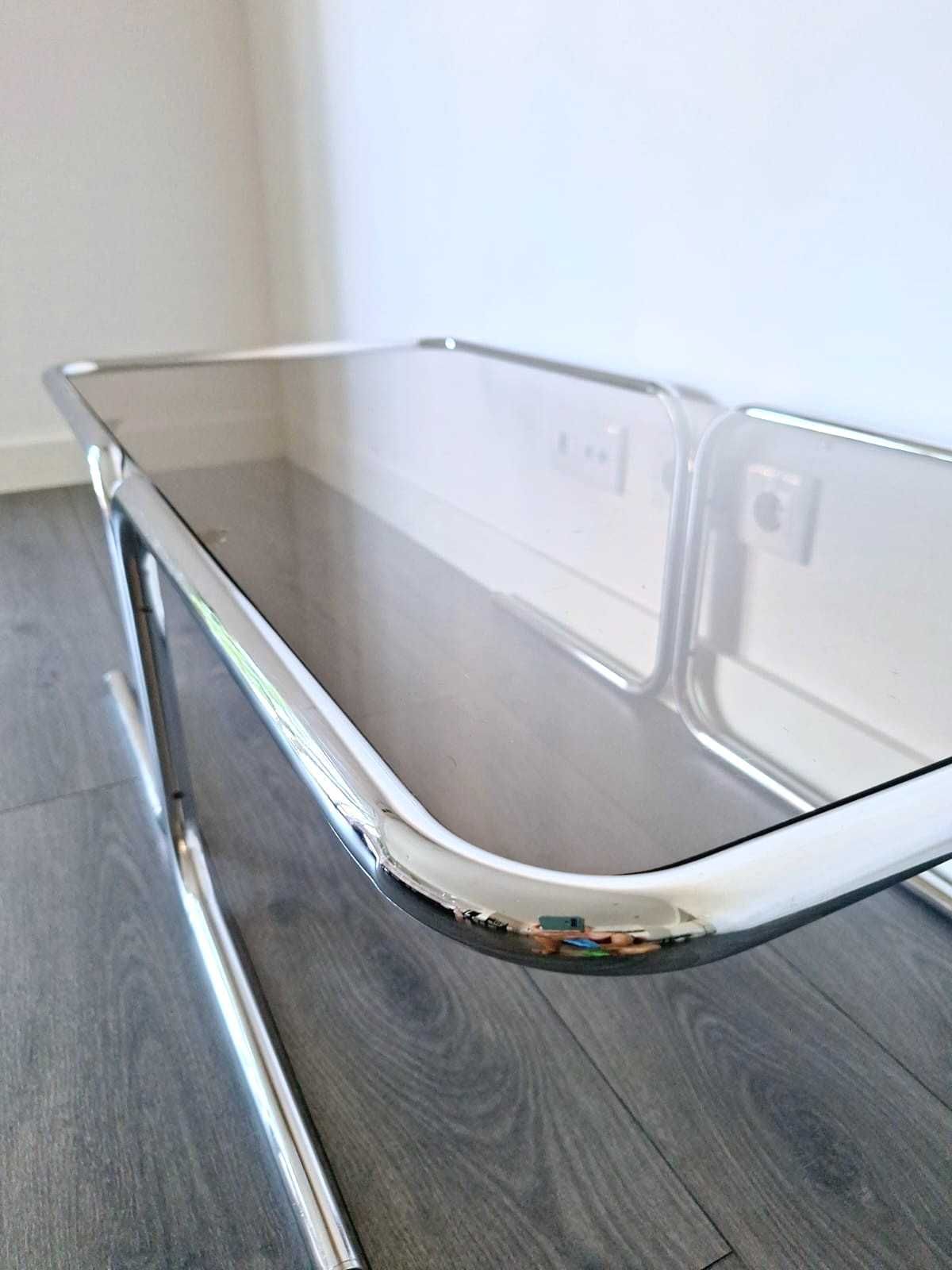 Mesa de centro cromada com vidro 70s. Chrome coffee table with glass