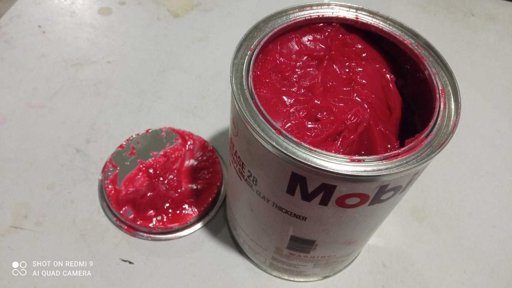 Смазка синтетическая высокотемп. редукторов моторколес Mobil Grease 28