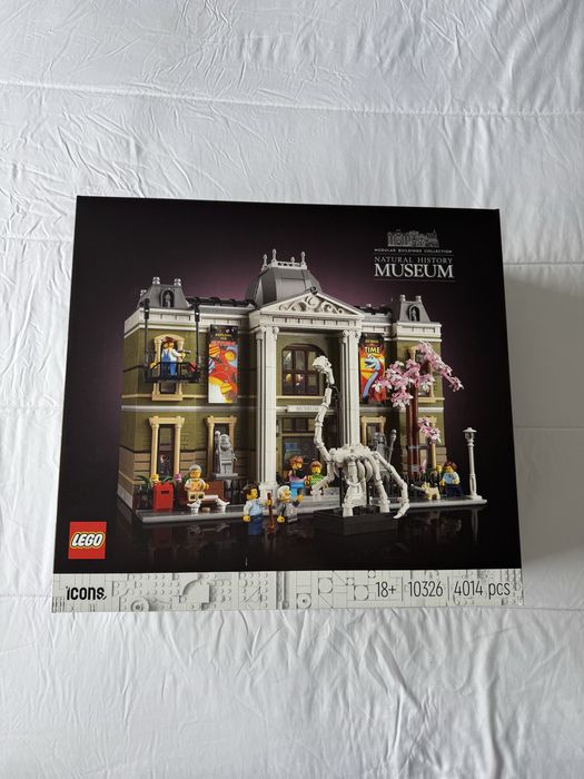 LEGO Icons #10326 - Natural History Museum