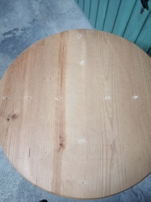 Mesa redonda senhorinha