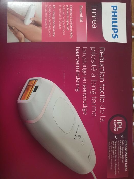 Фотоепілятор Philips Lumea Essential Bri 858