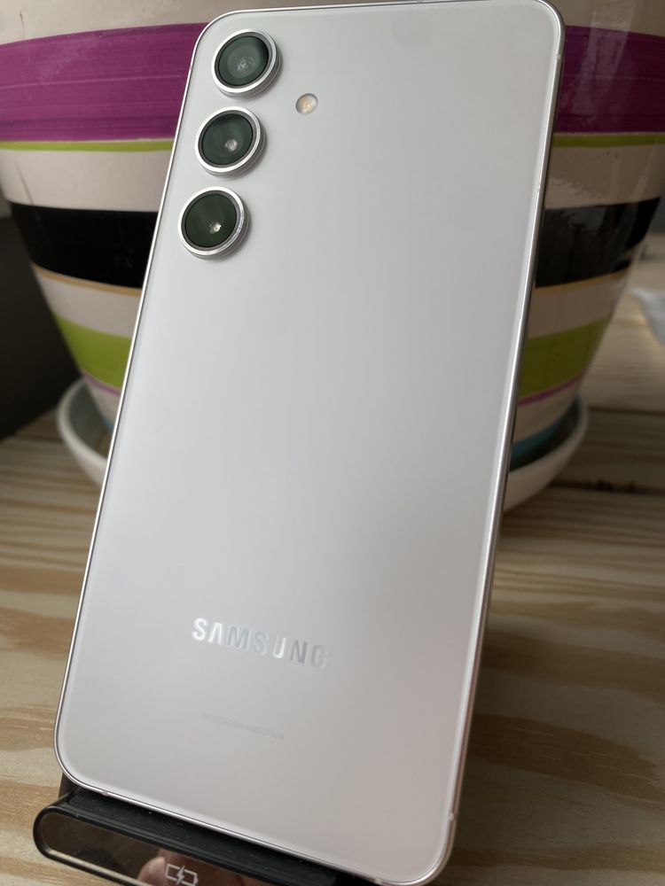 Samsung S24 8/128 gb