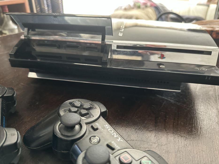 Playstation 3 60GB CECHC04 Dysk 256GB SSD + 2 pady dualshock 3