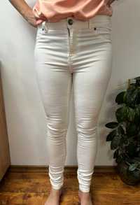 Białe spodnie jeansowe jeansy jegginsy stretch Dr Denim rozmiar M 38