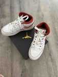 Buty Air Jordan 1 Mid SE (GS) 37.5 Białe/Czerwone