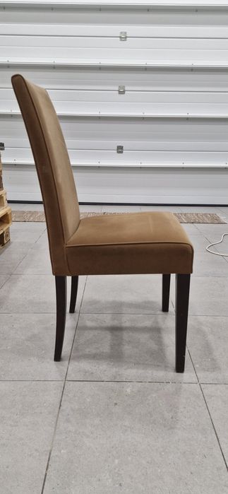 Vendo Mesa e  6 cadeiras de veludo usadas